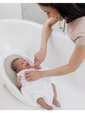 Regalo Infant Bath Support Seat in White - Safe Newborn Bathing